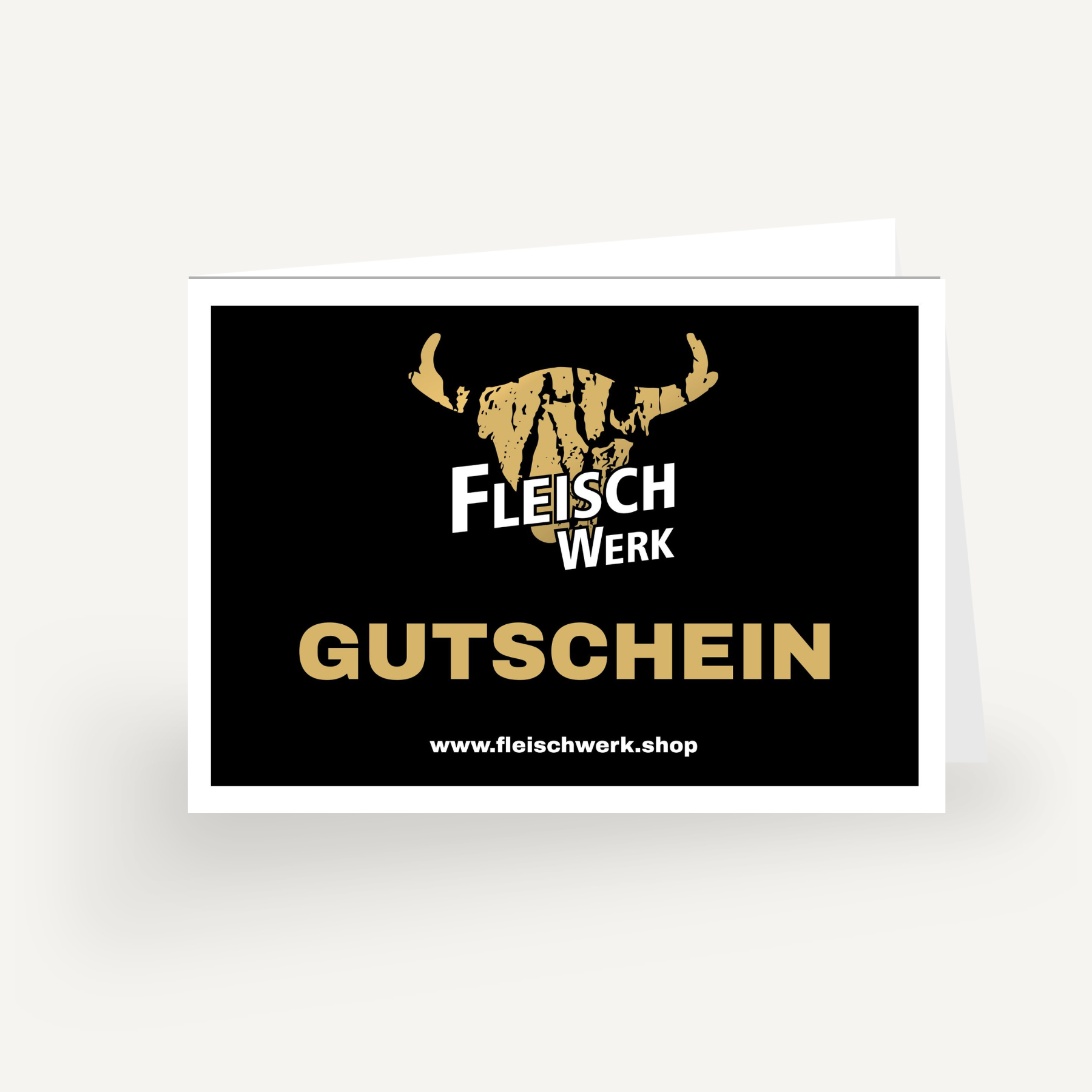 Gefaltete Gutscheinkarte mit Aufschrift Fleisch Werk Gutschein und der Webadresse www.fleischwerk.shop.